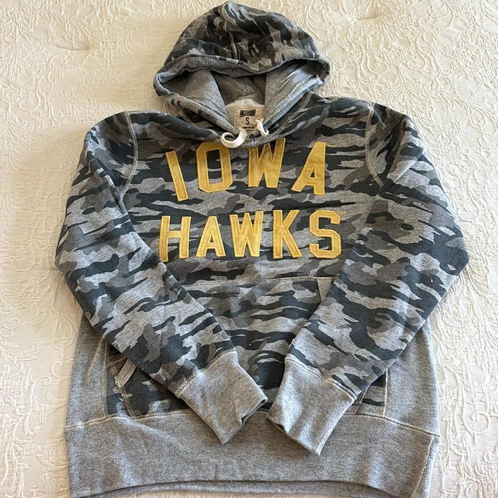 Iowa Hawkeyes Sweatshirt Gray camouflage tailgate Pullover hoodie ANF small